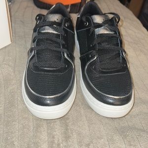 New sketchers concept sneakers size 8